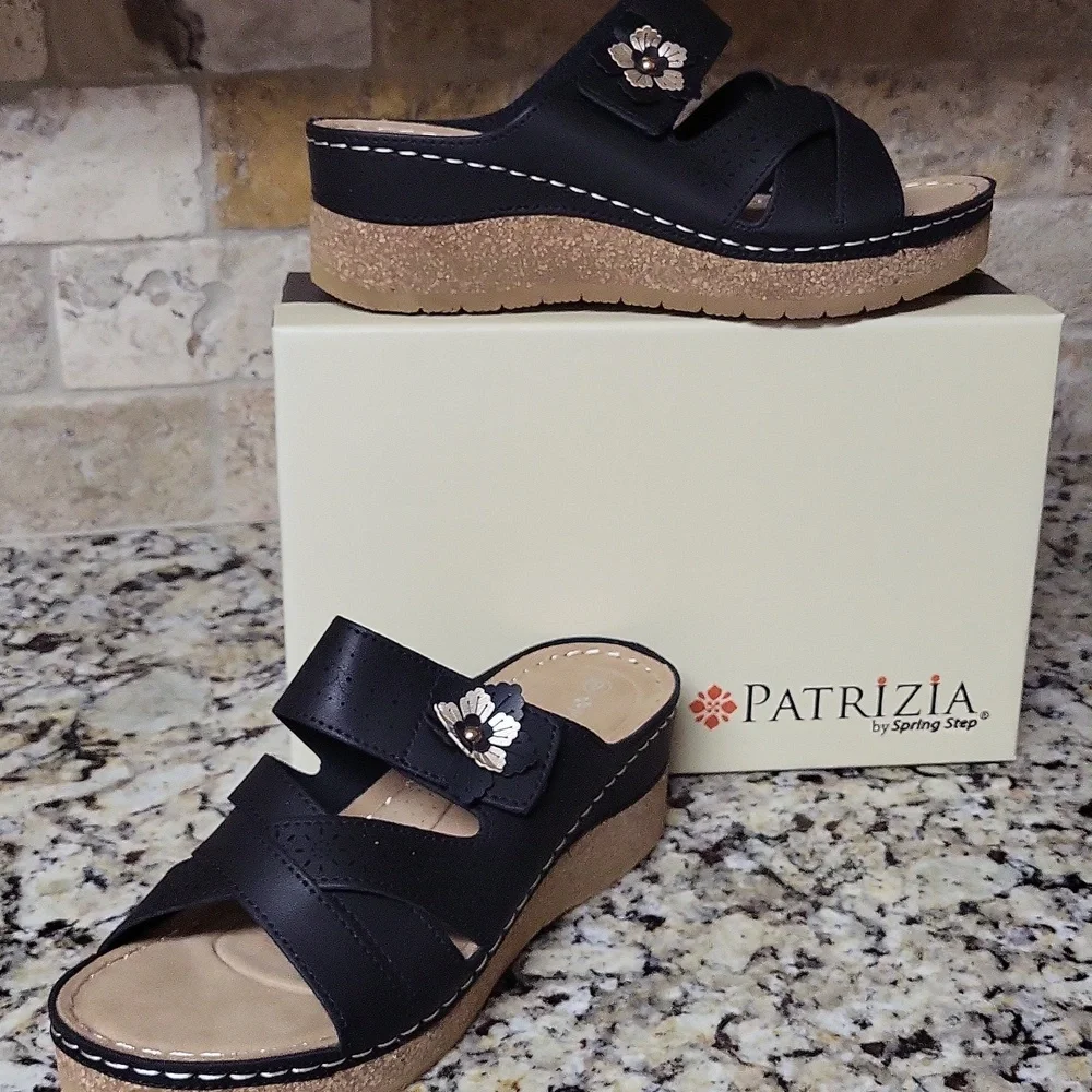 Patrizia Black Bagley Sandals Size 9